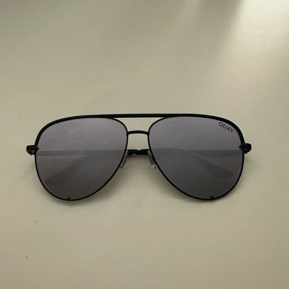 Quay Australia “High Key” Style Black and Silver Mirrored Aviator Sunglasses